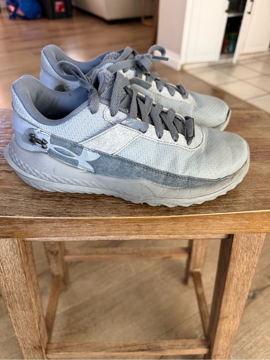 Under Armour Other - Under Armour Kids Light Gray baseball turf shoes